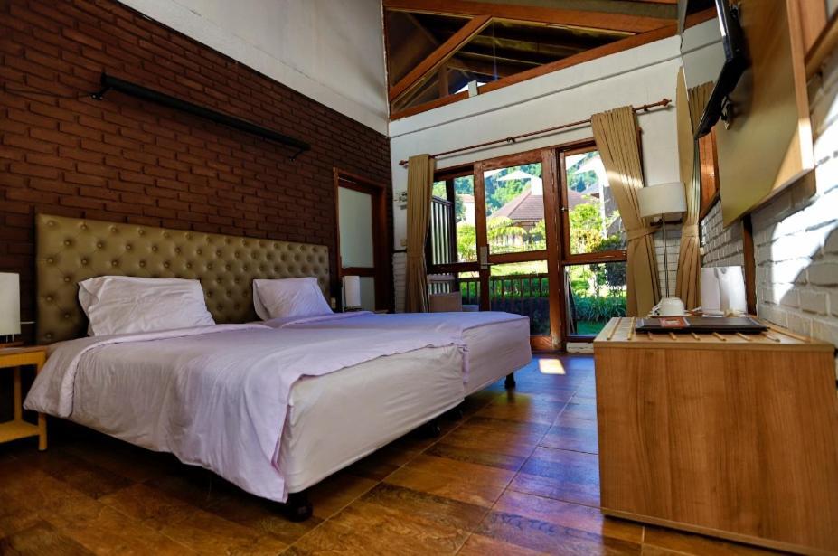 Ciwidey Valley Resort Hot Spring Waterpark Rancabali Buitenkant foto