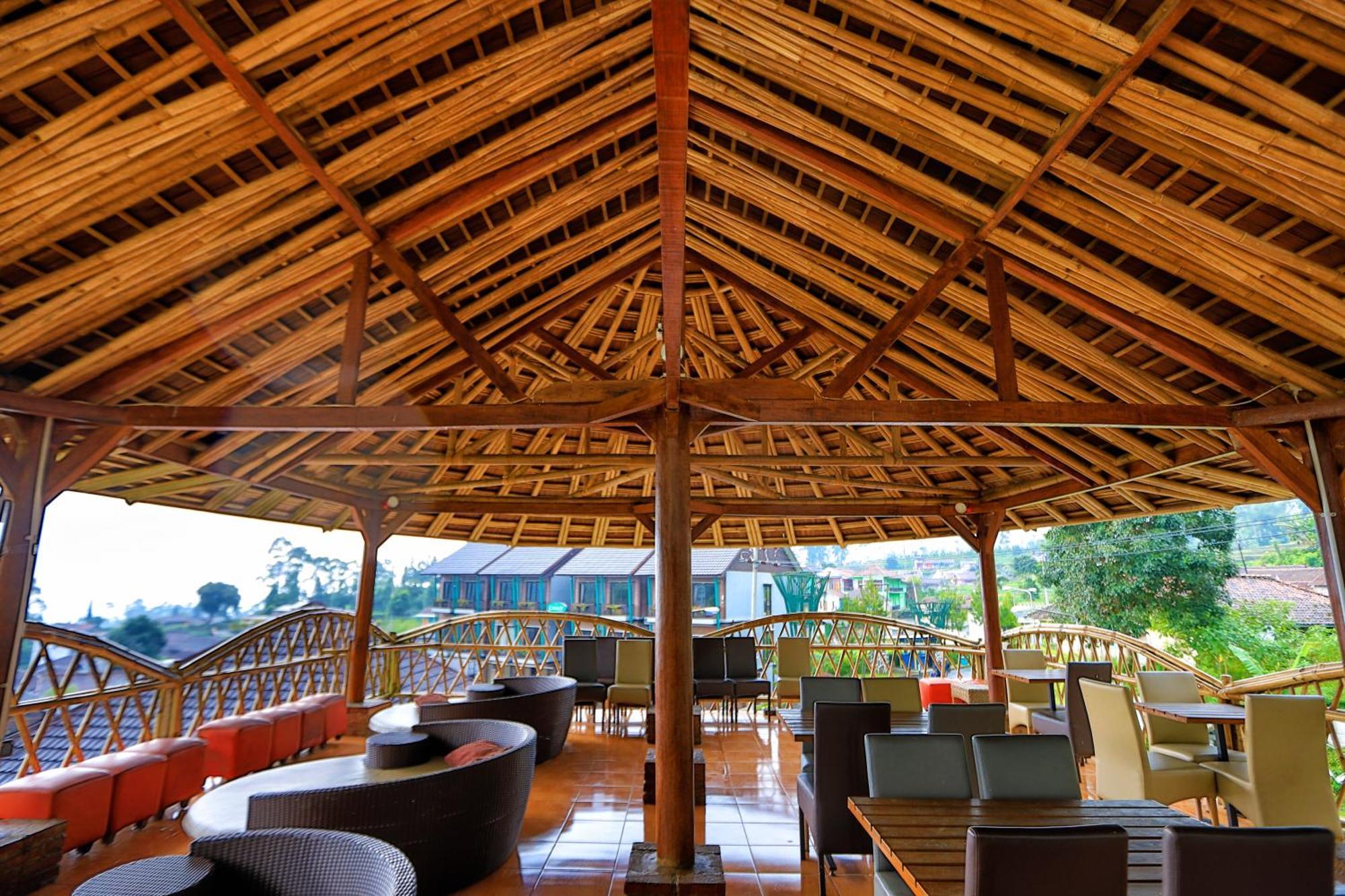 Ciwidey Valley Resort Hot Spring Waterpark Rancabali Buitenkant foto